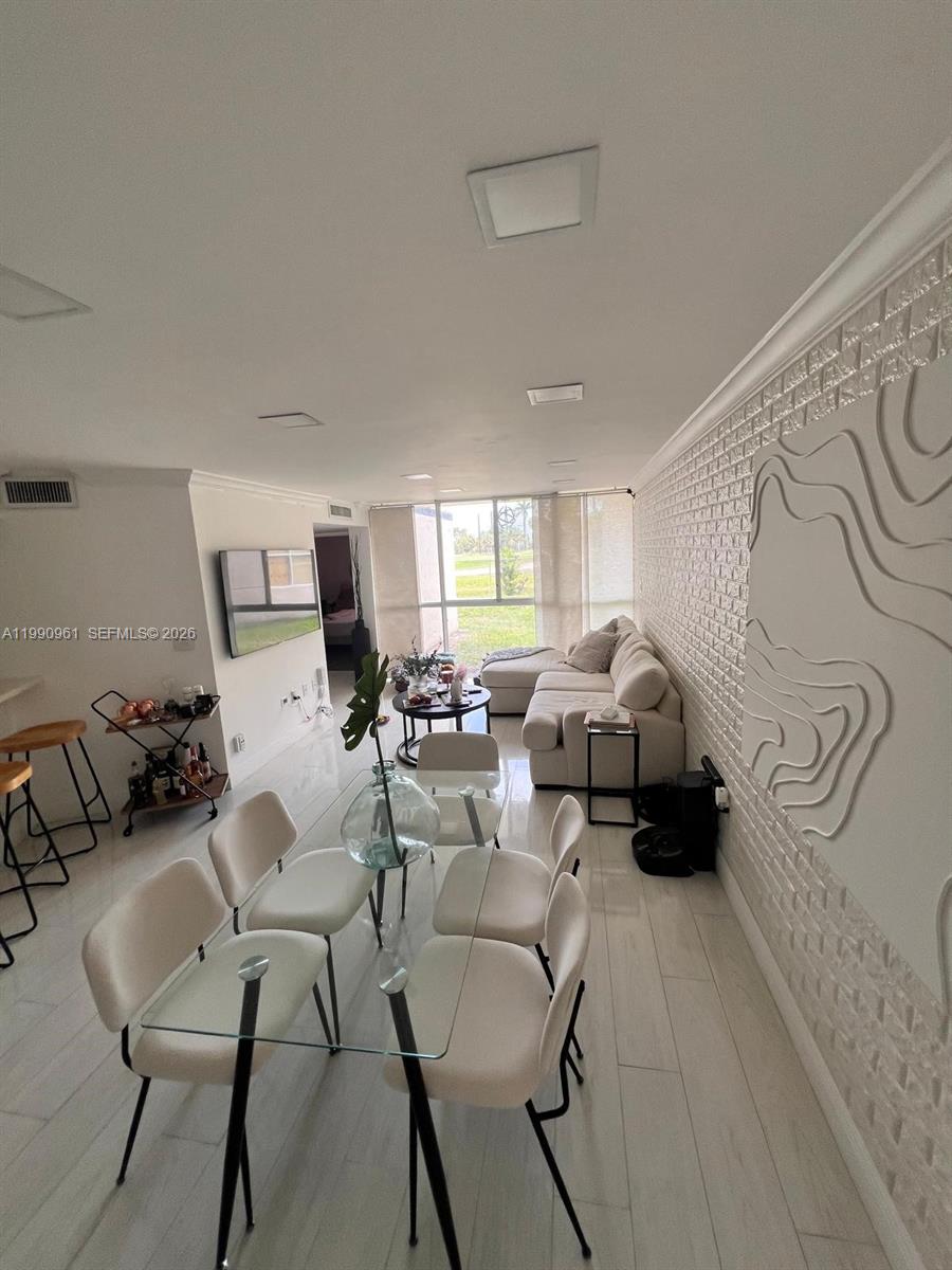 LAS BRISAS@ COUNTRY CLUB - Residential