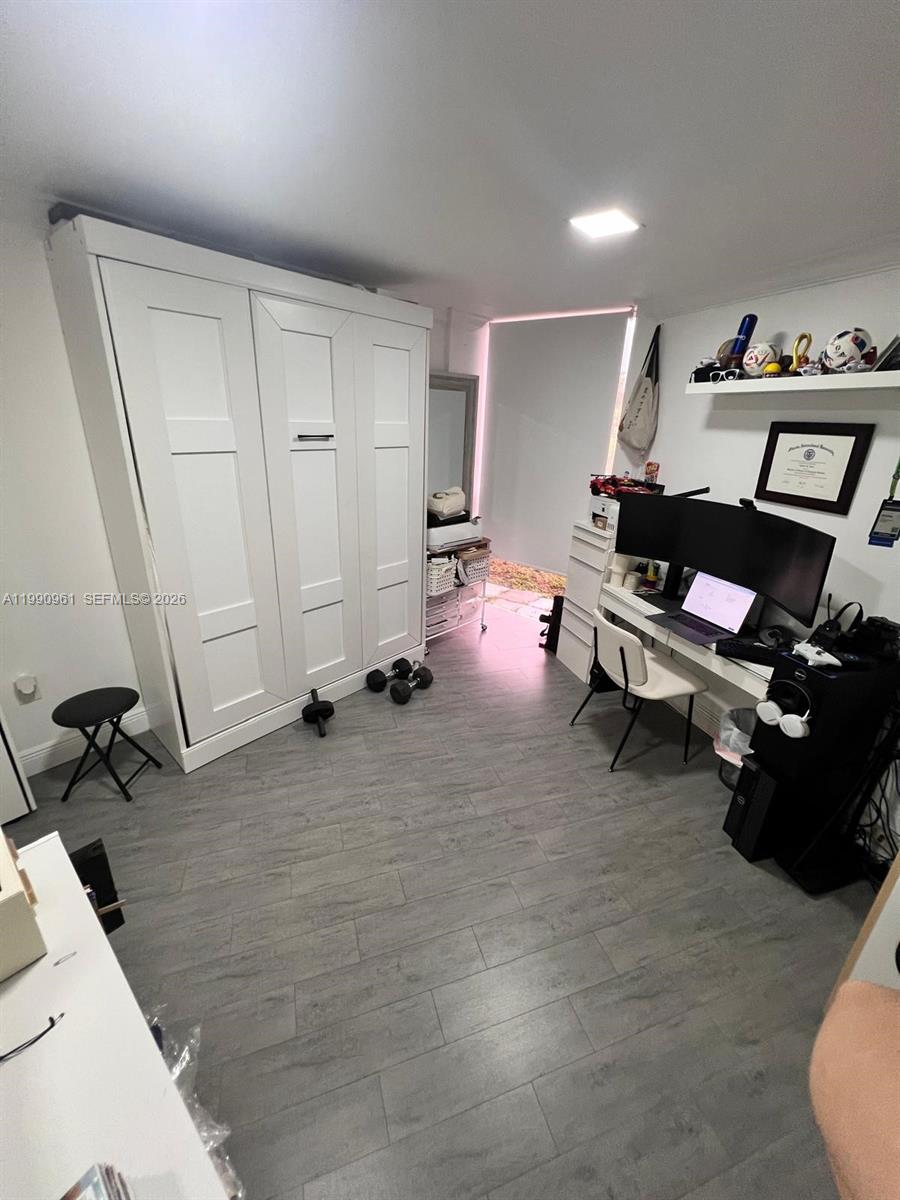 LAS BRISAS@ COUNTRY CLUB - Residential