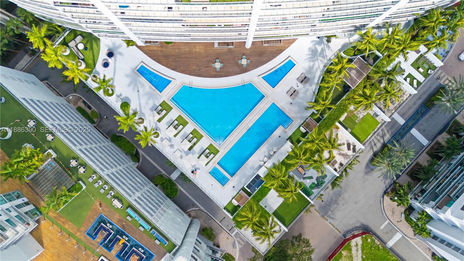 IVY CONDO - Residential