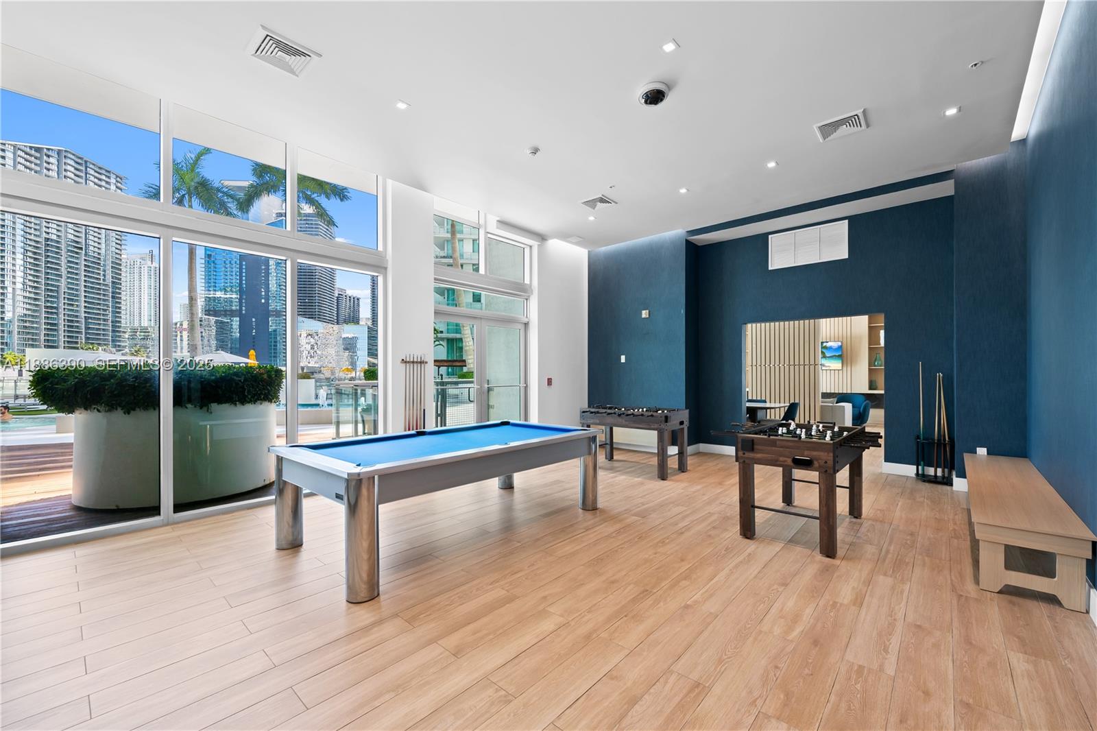 IVY CONDO - Residential