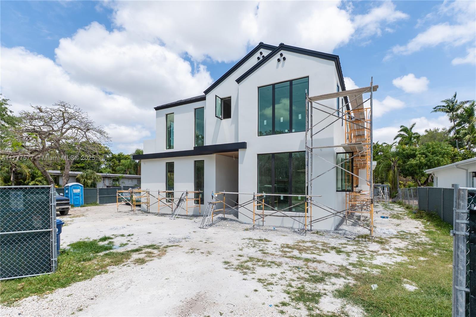 SOUTH MIAMI VILLAS - Residential
