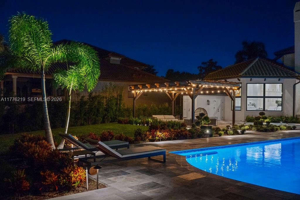 LAKE MAITLAND MANOR - Residential