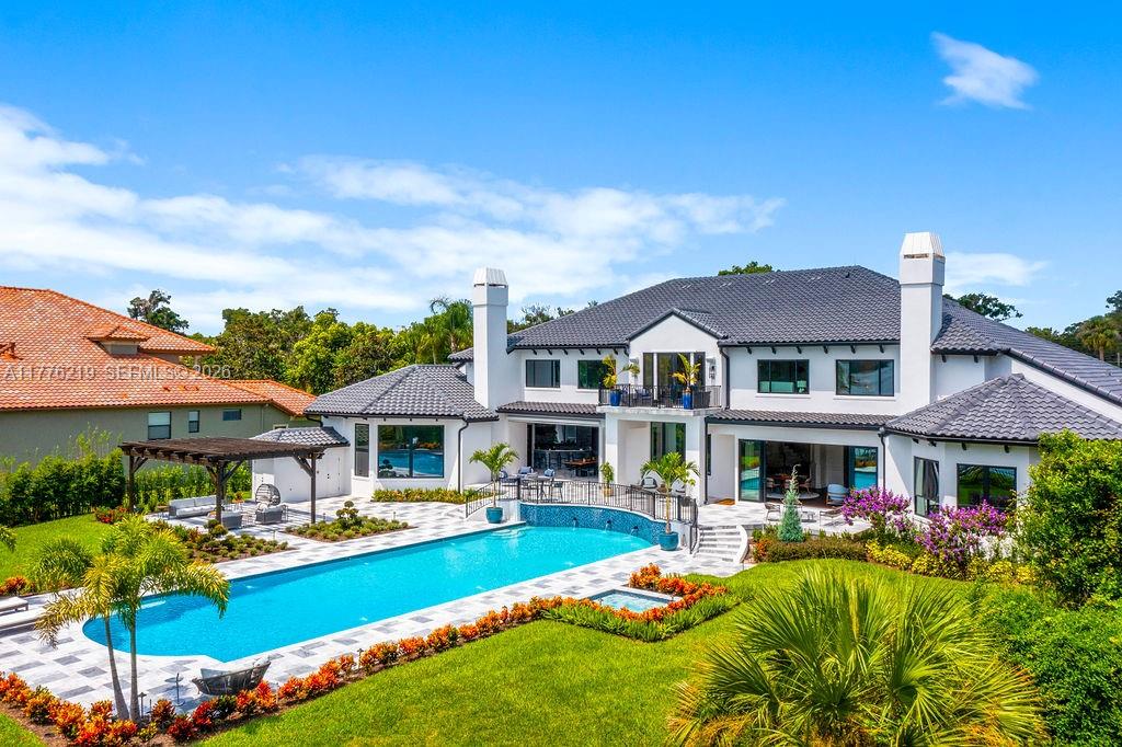 LAKE MAITLAND MANOR - Residential