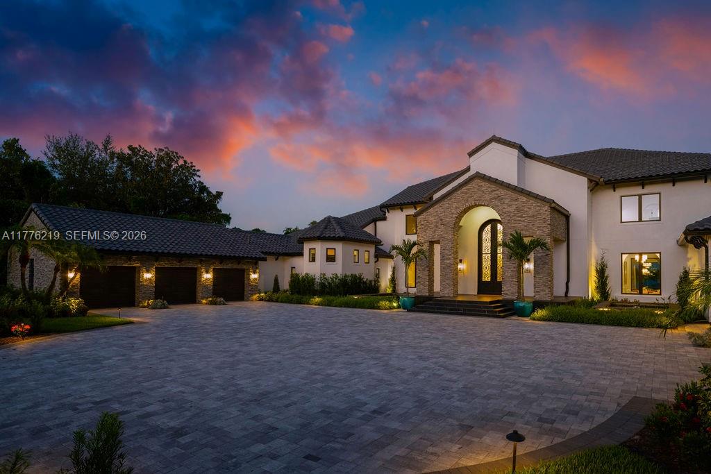 LAKE MAITLAND MANOR - Residential