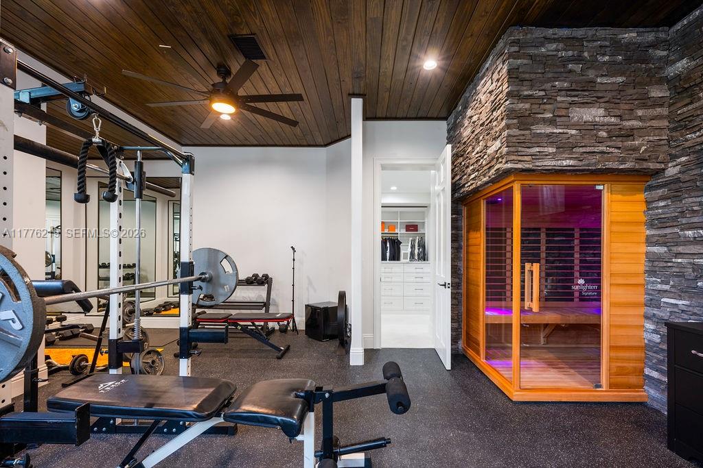 LAKE MAITLAND MANOR - Residential