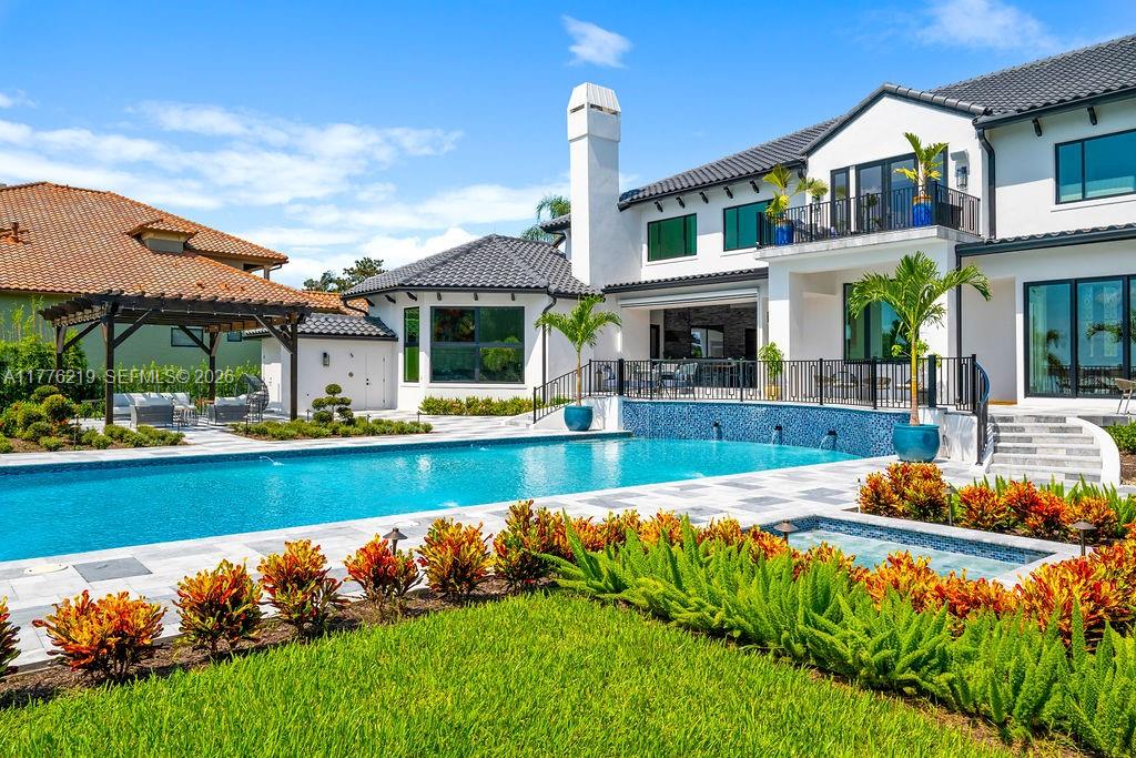 LAKE MAITLAND MANOR - Residential