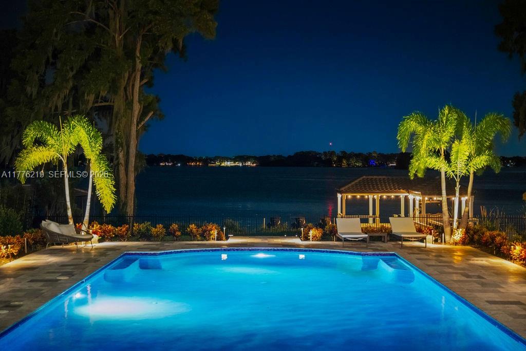 LAKE MAITLAND MANOR - Residential