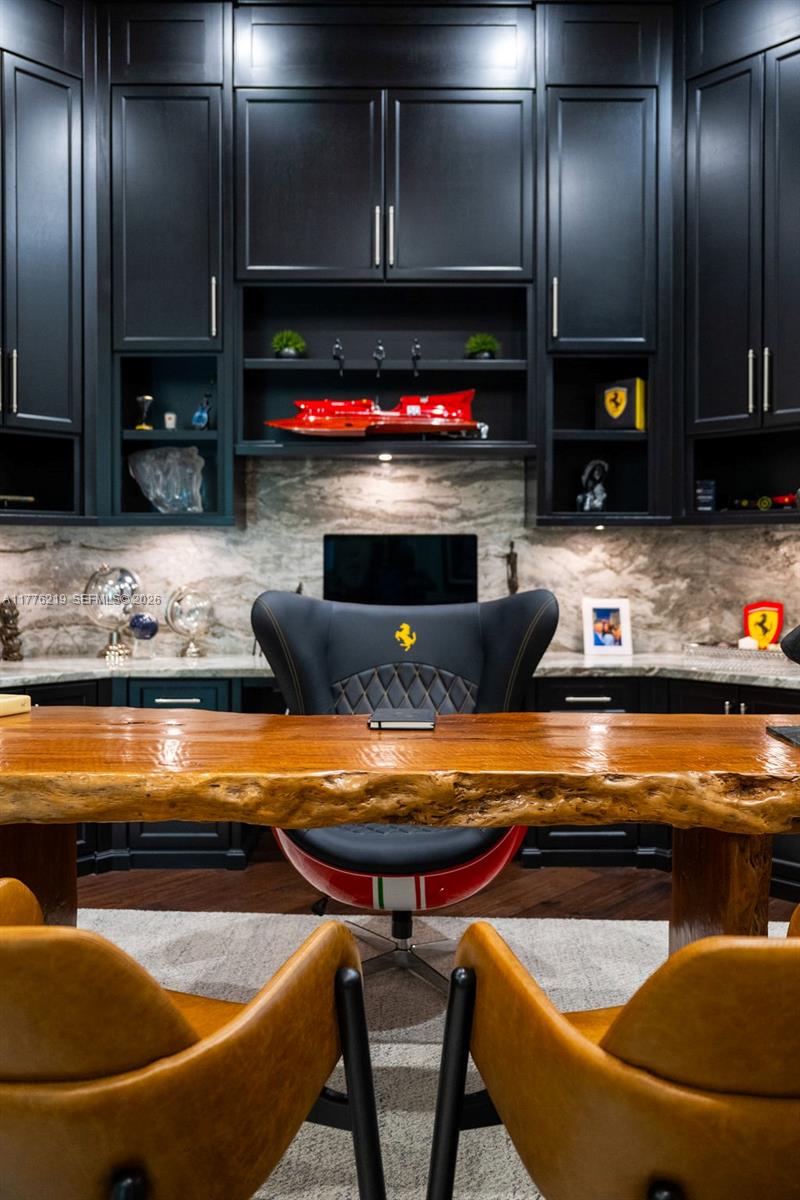 LAKE MAITLAND MANOR - Residential