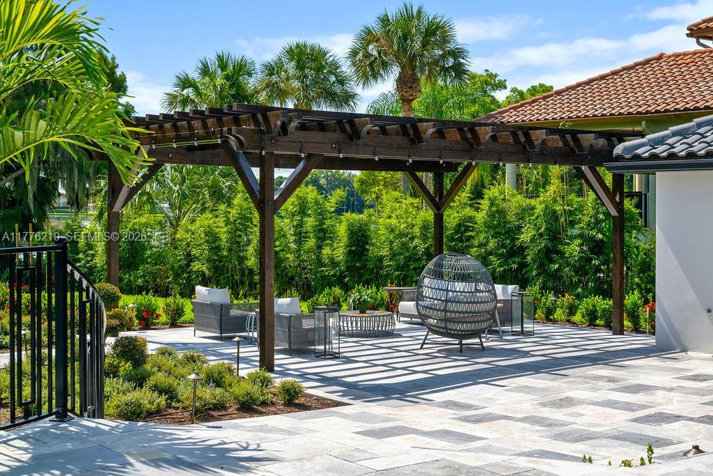 LAKE MAITLAND MANOR - Residential