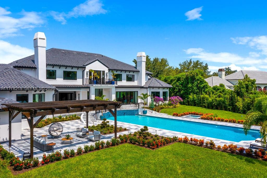 LAKE MAITLAND MANOR - Residential