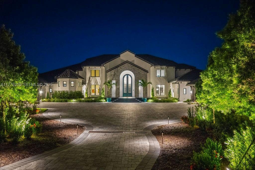 LAKE MAITLAND MANOR - Residential