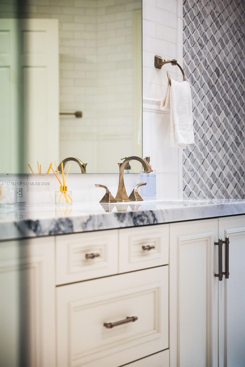 LAKE MAITLAND MANOR - Residential