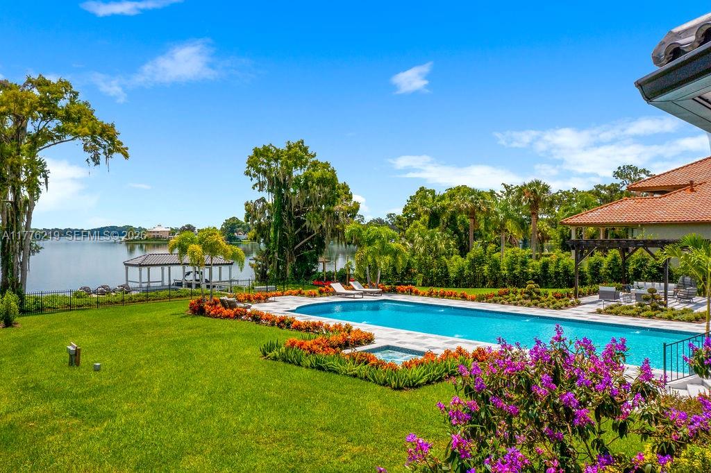 LAKE MAITLAND MANOR - Residential