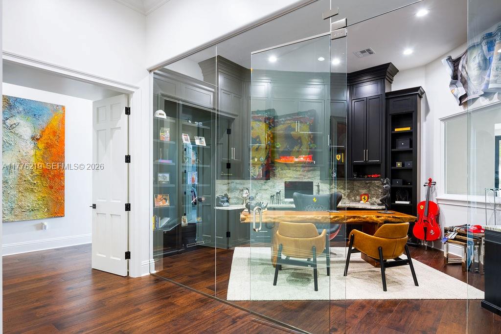 LAKE MAITLAND MANOR - Residential