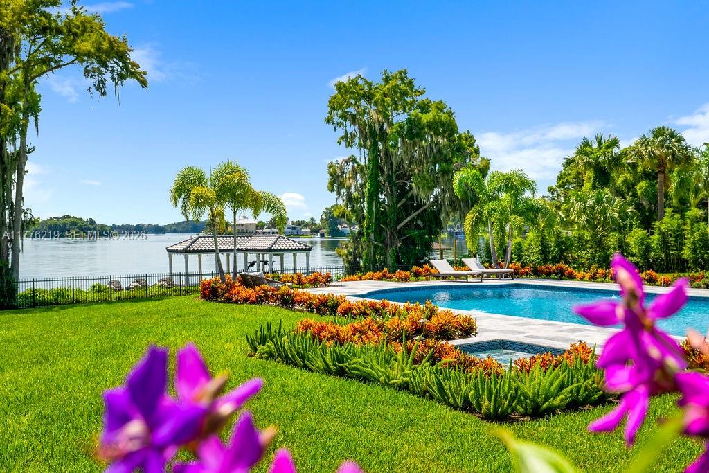 LAKE MAITLAND MANOR - Residential