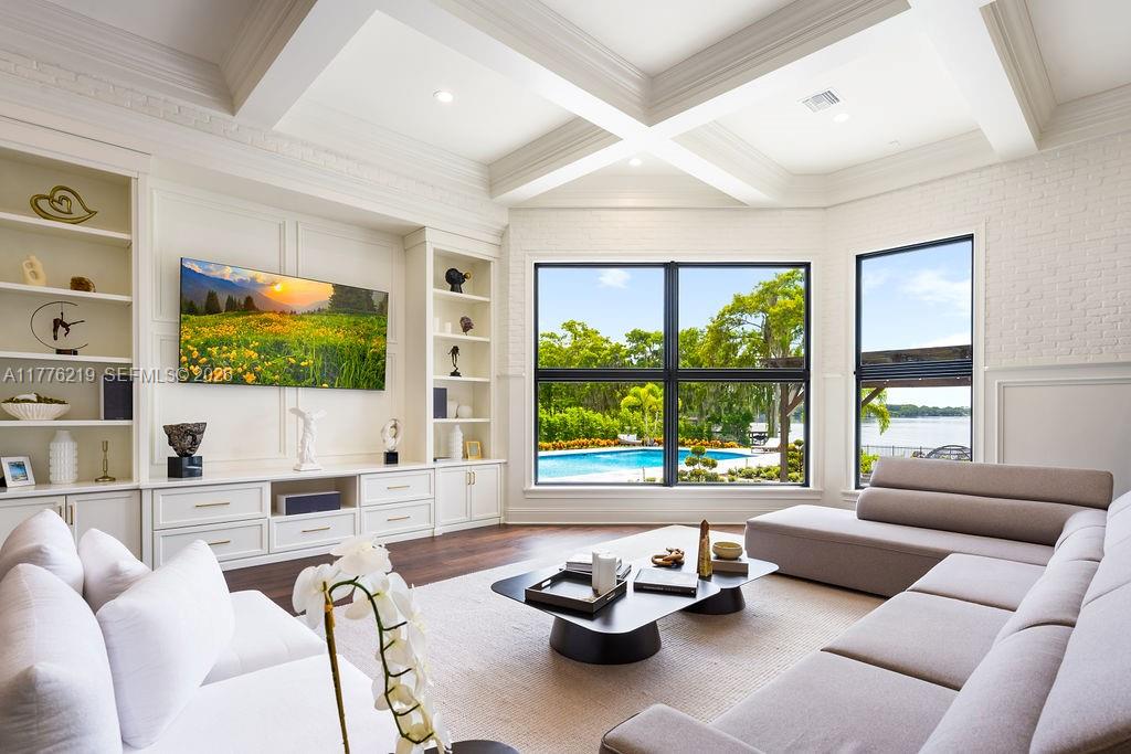 LAKE MAITLAND MANOR - Residential