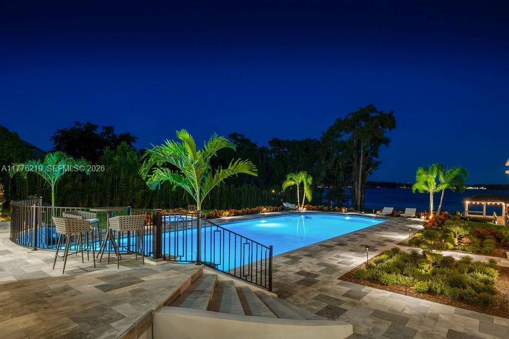 LAKE MAITLAND MANOR - Residential