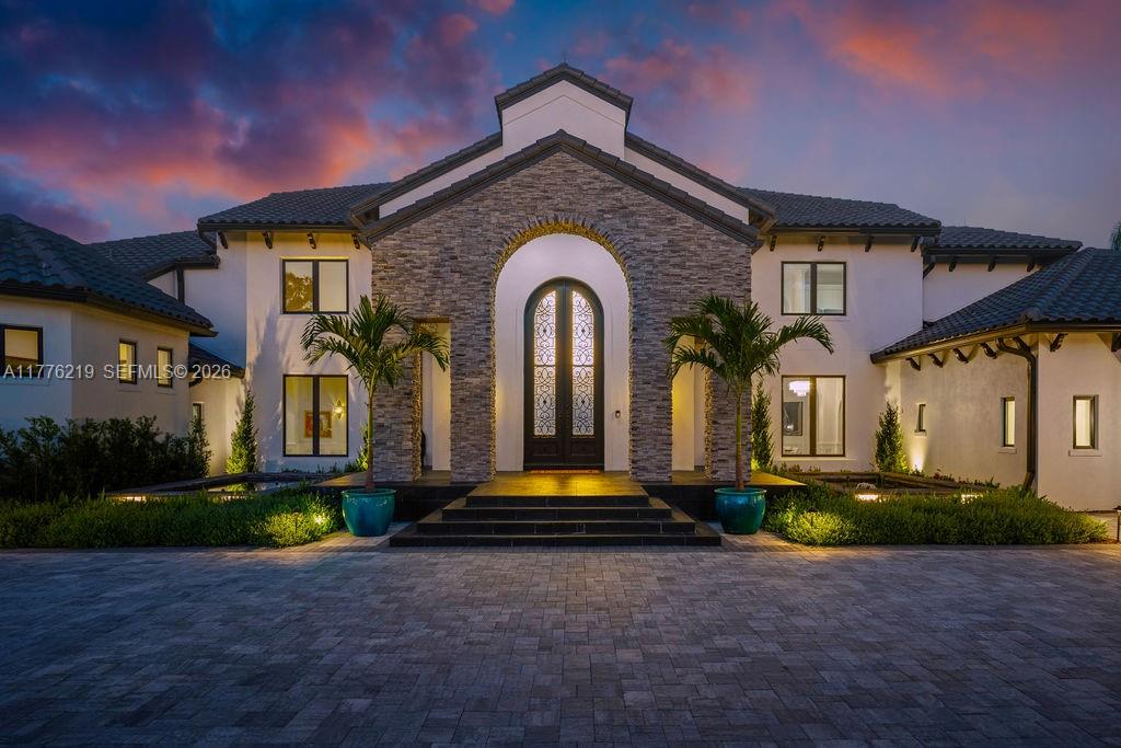 LAKE MAITLAND MANOR - Residential