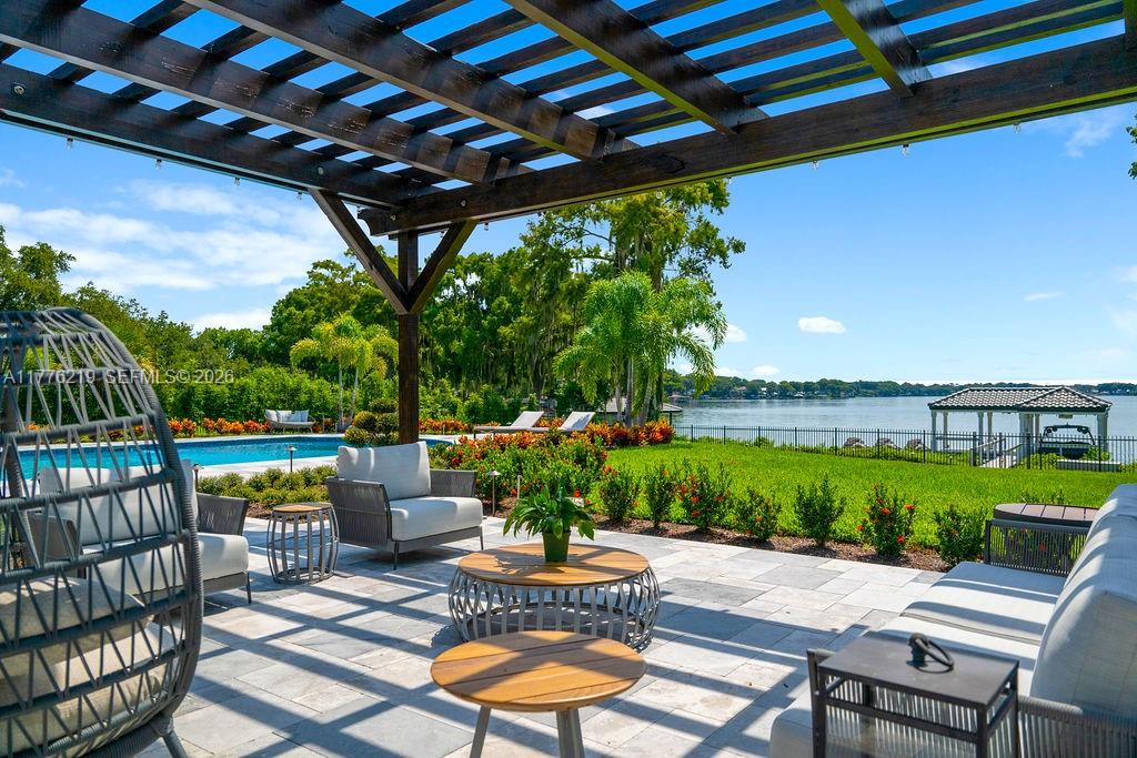 LAKE MAITLAND MANOR - Residential