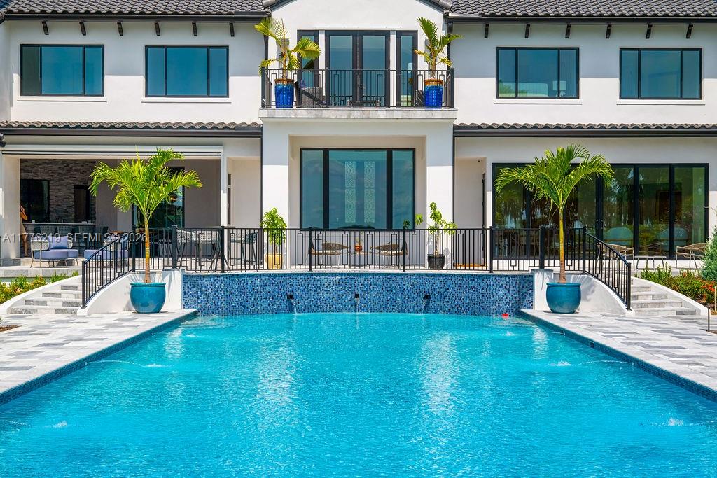 LAKE MAITLAND MANOR - Residential