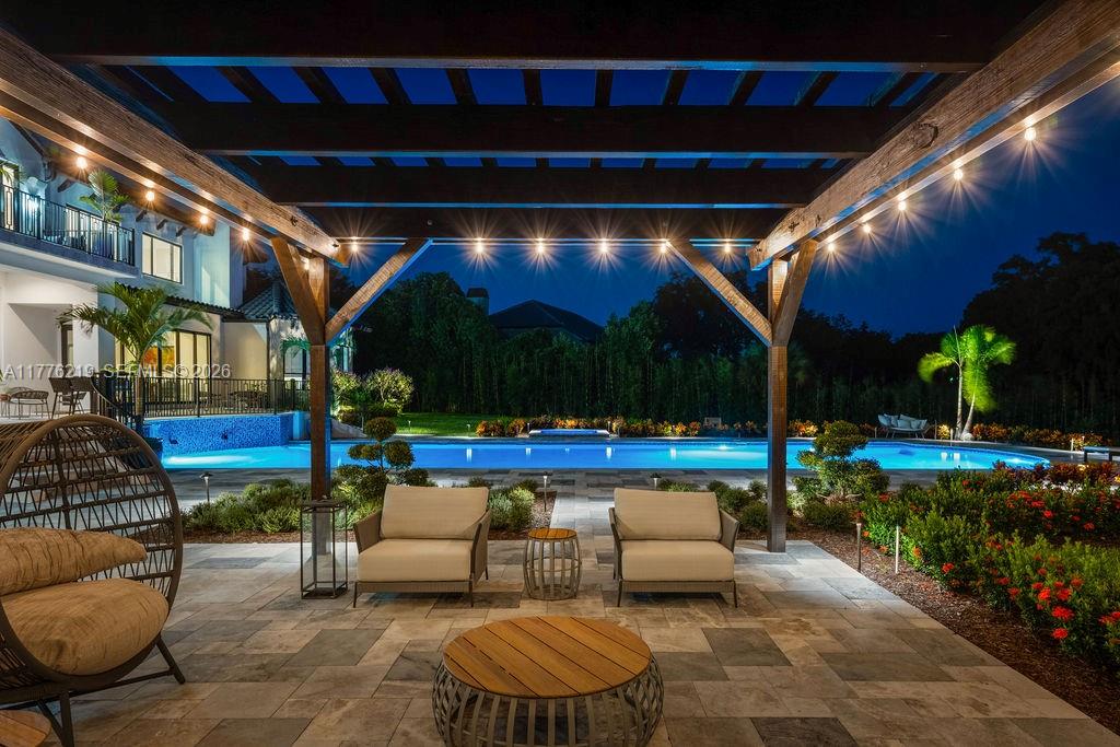 LAKE MAITLAND MANOR - Residential