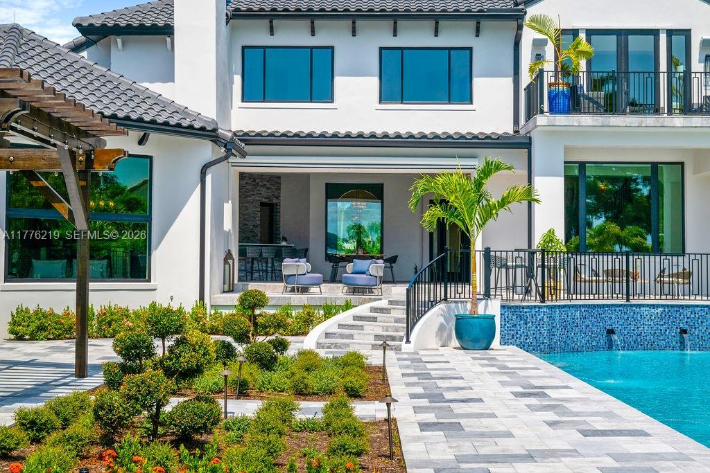 LAKE MAITLAND MANOR - Residential