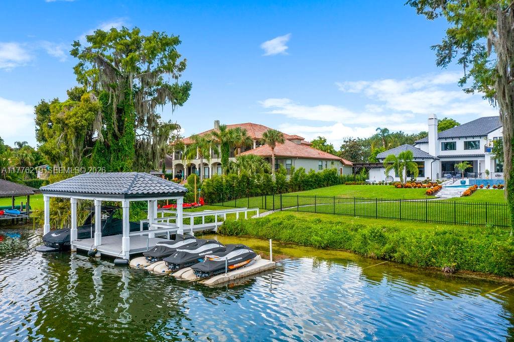 LAKE MAITLAND MANOR - Residential