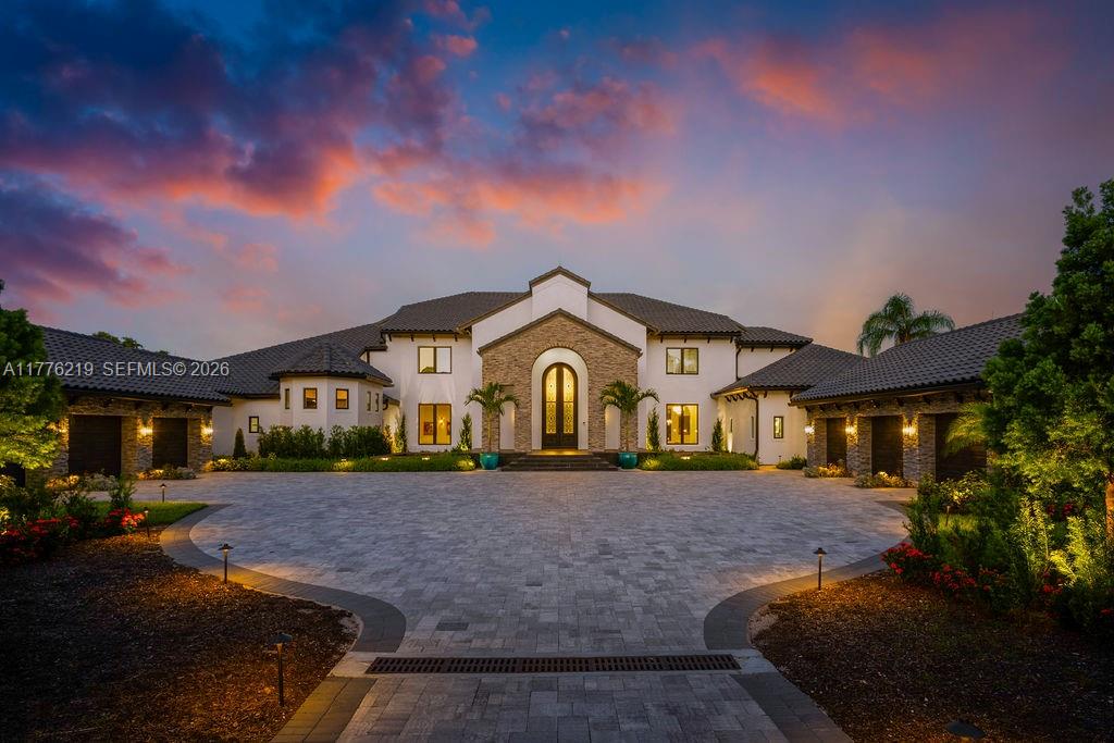 LAKE MAITLAND MANOR - Residential