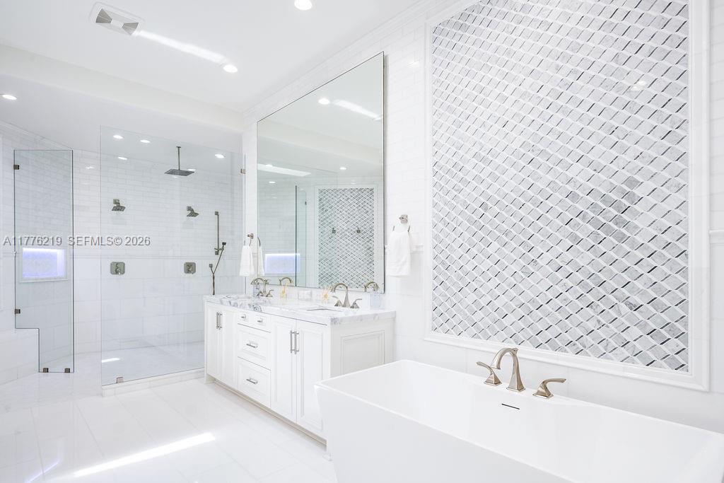 LAKE MAITLAND MANOR - Residential