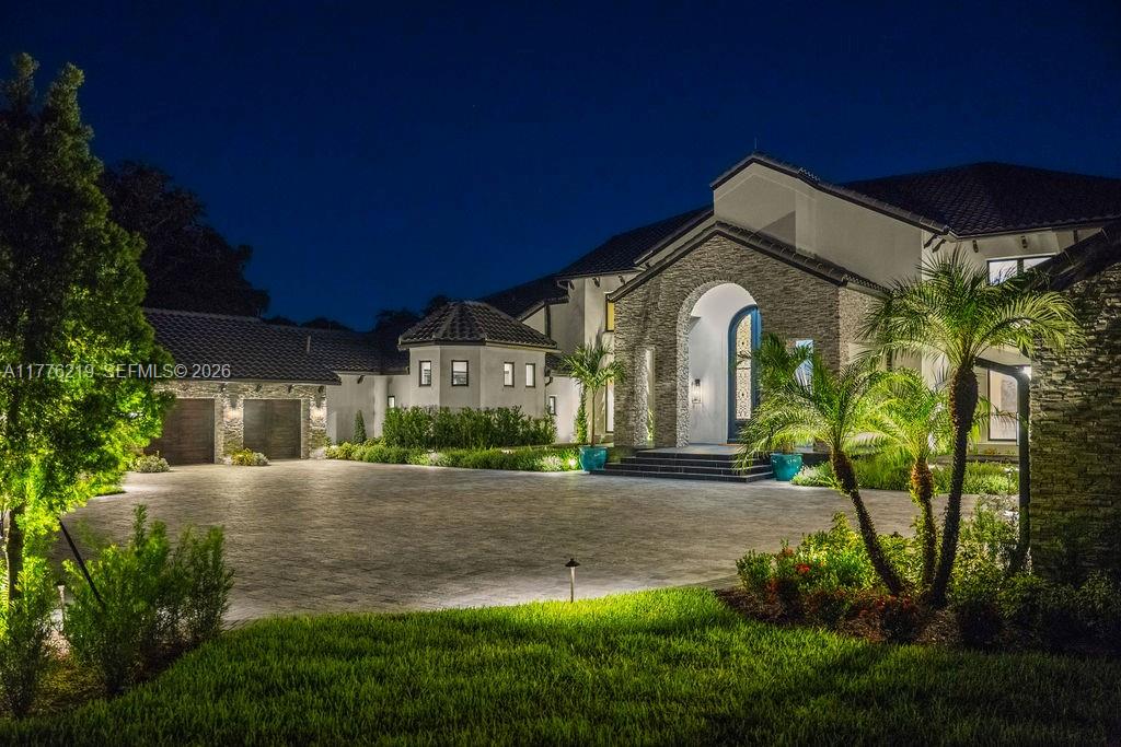 LAKE MAITLAND MANOR - Residential