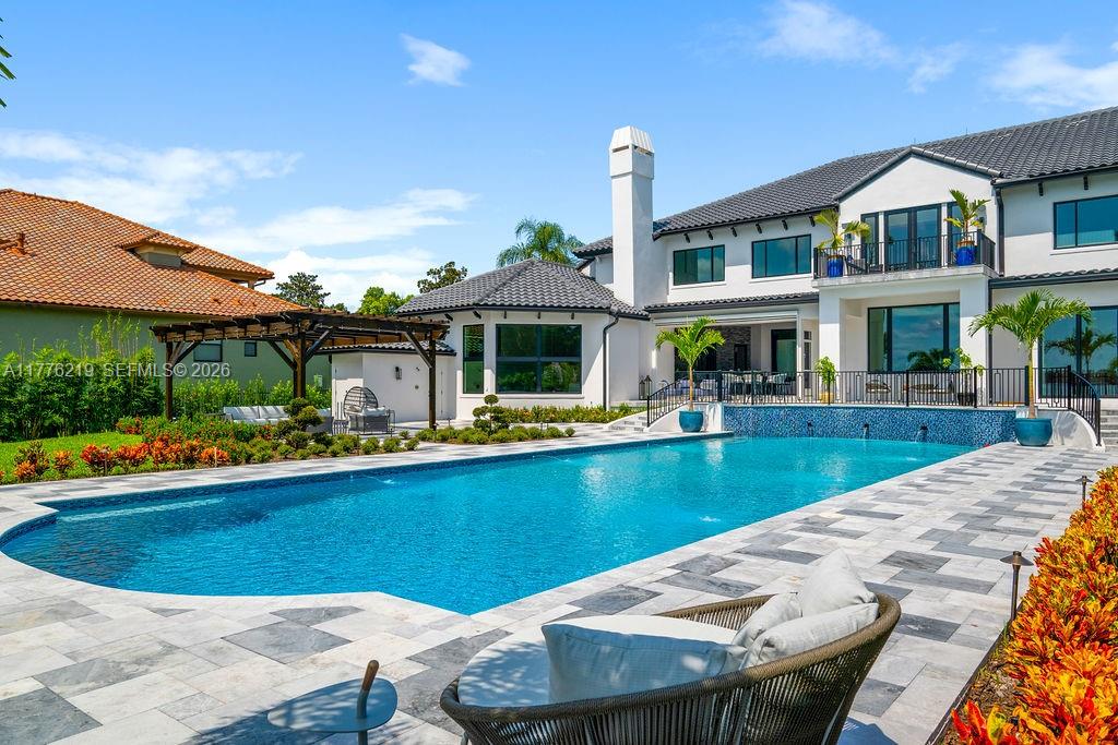 LAKE MAITLAND MANOR - Residential