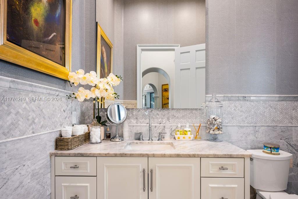 LAKE MAITLAND MANOR - Residential