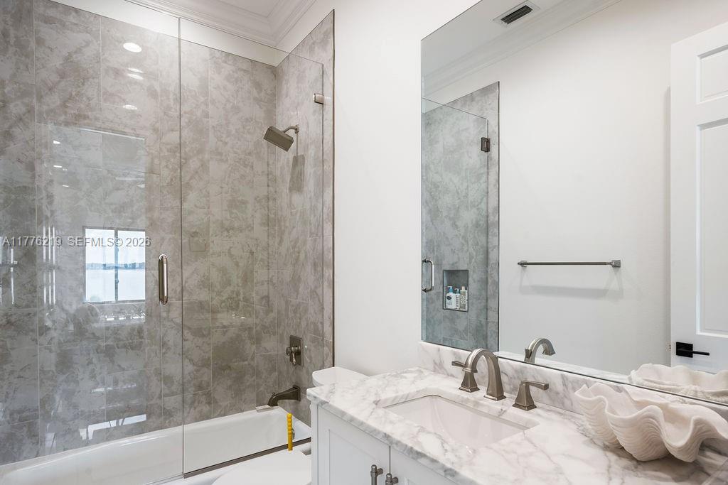 LAKE MAITLAND MANOR - Residential