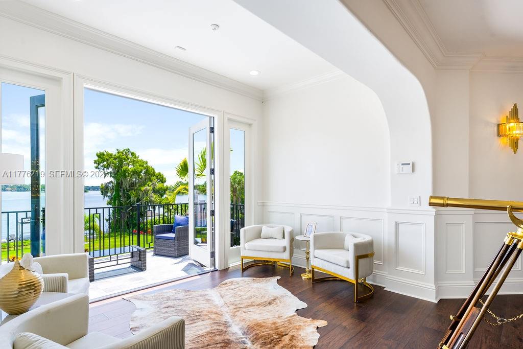 LAKE MAITLAND MANOR - Residential