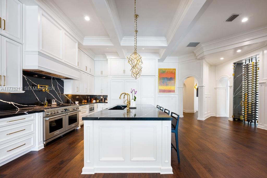 LAKE MAITLAND MANOR - Residential