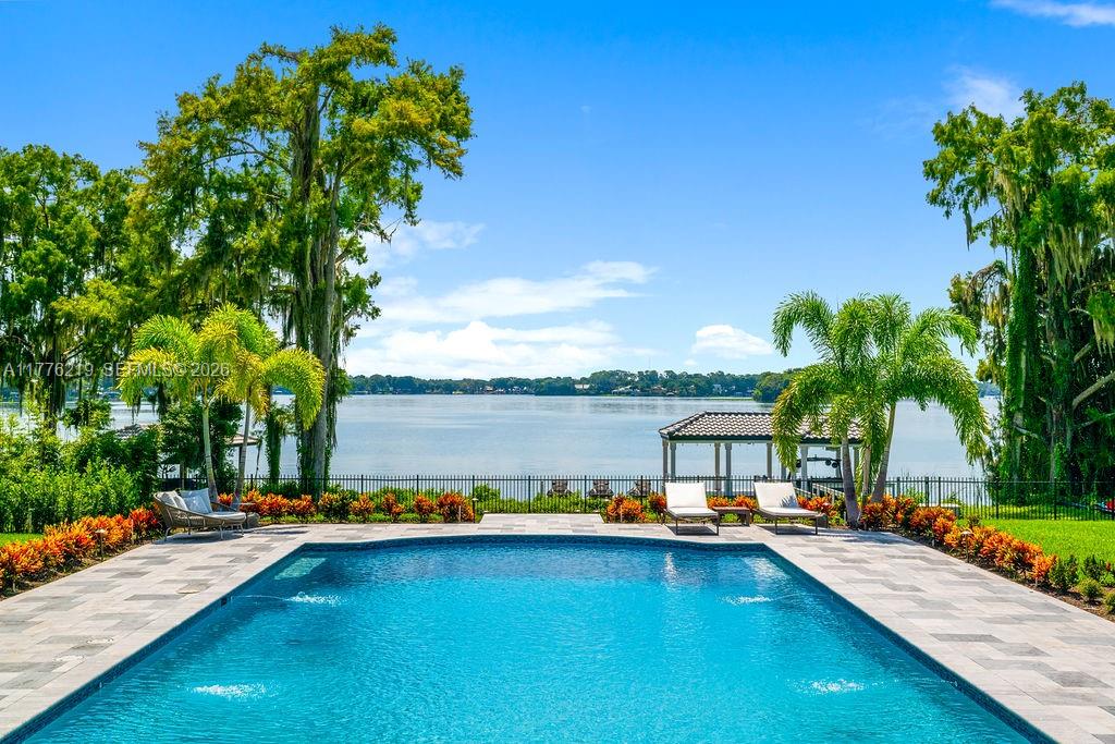 LAKE MAITLAND MANOR - Residential