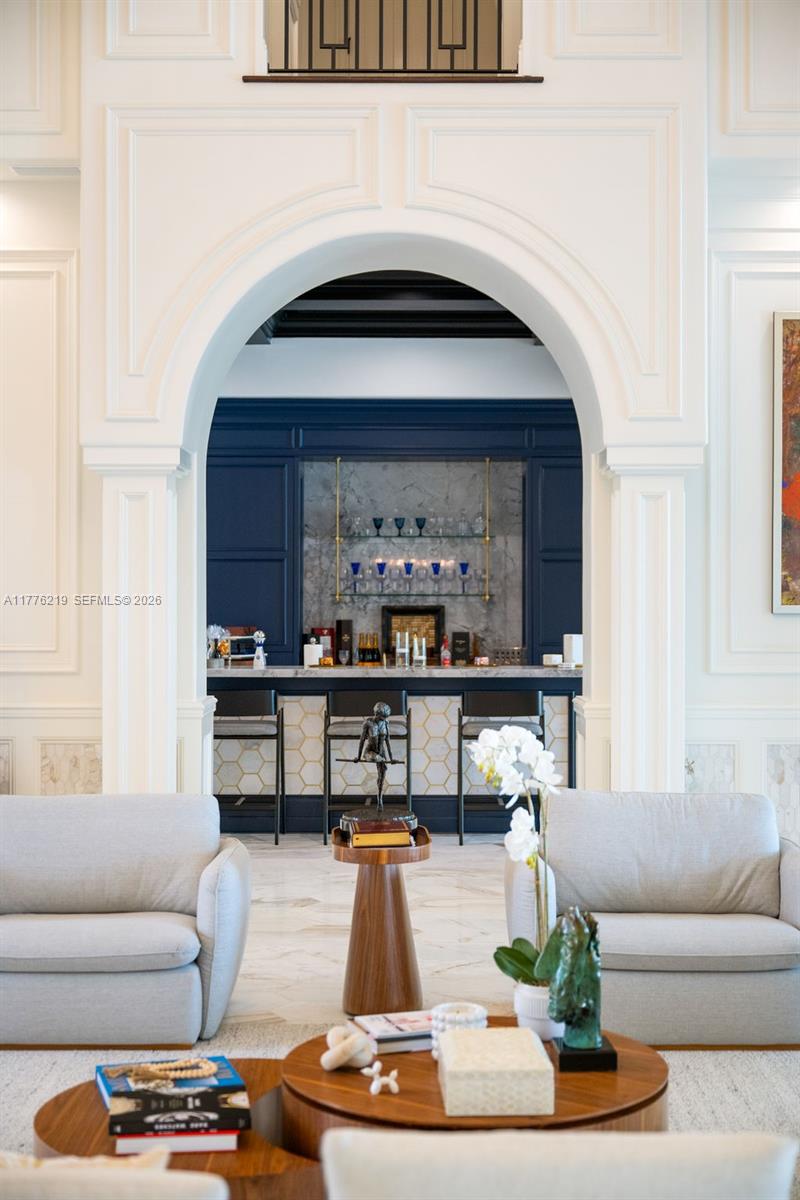 LAKE MAITLAND MANOR - Residential