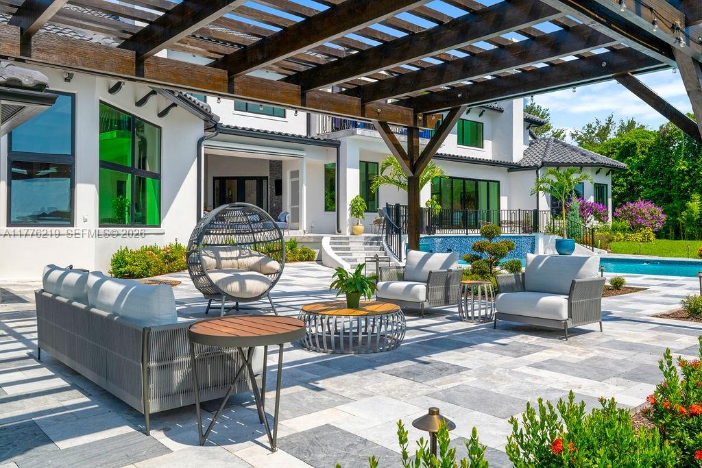 LAKE MAITLAND MANOR - Residential