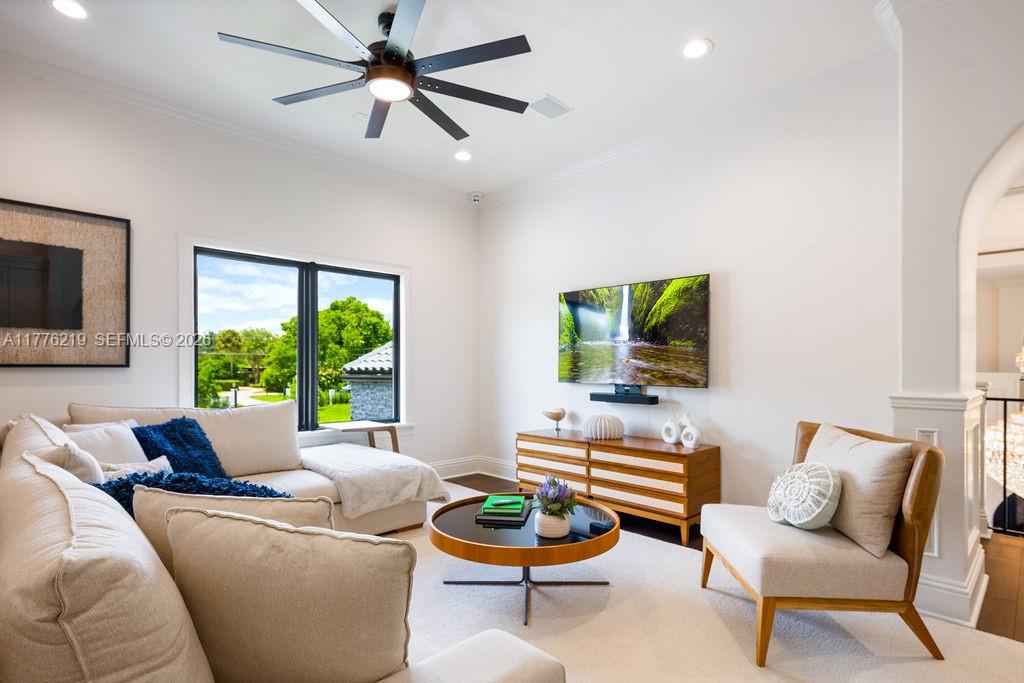 LAKE MAITLAND MANOR - Residential