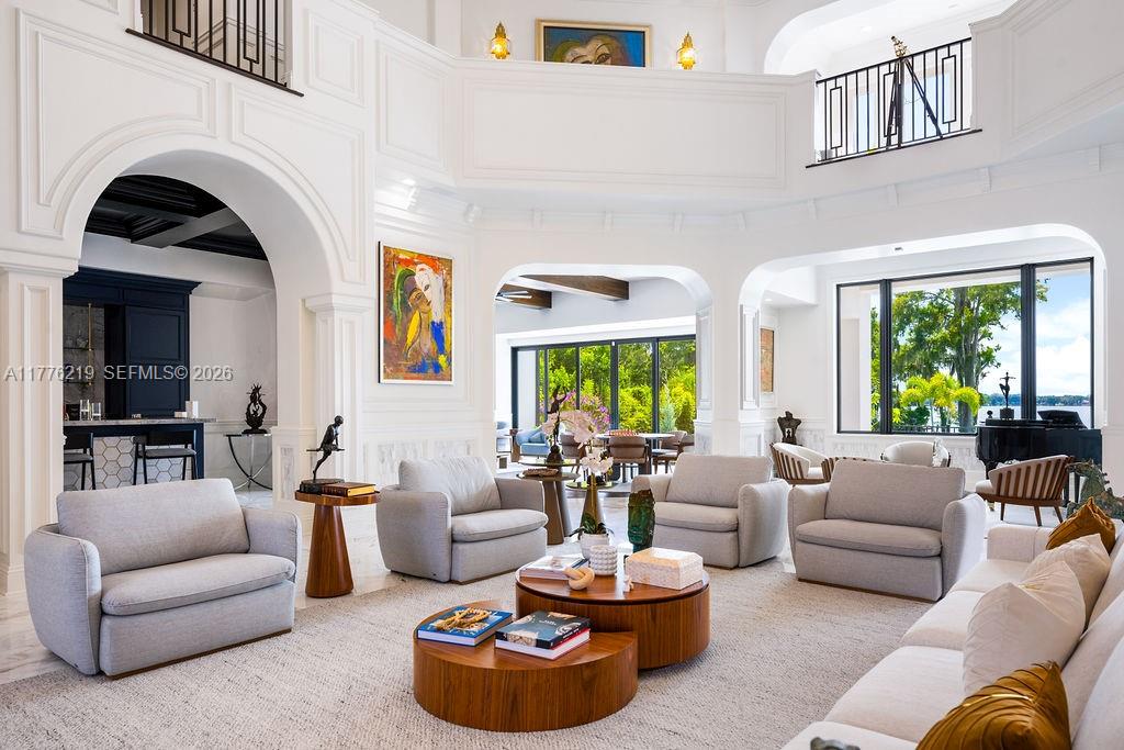 LAKE MAITLAND MANOR - Residential