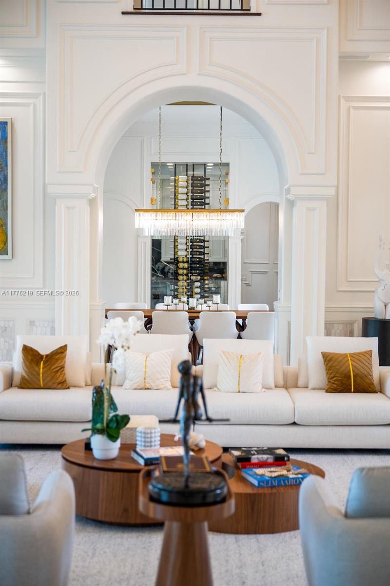 LAKE MAITLAND MANOR - Residential