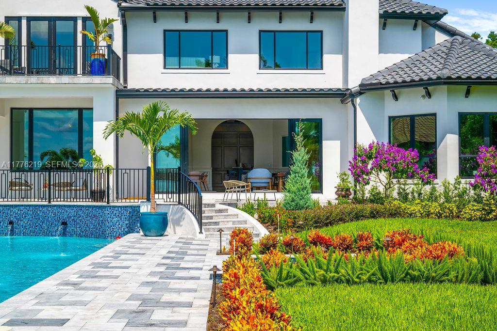 LAKE MAITLAND MANOR - Residential