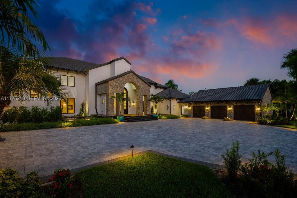 LAKE MAITLAND MANOR - Residential