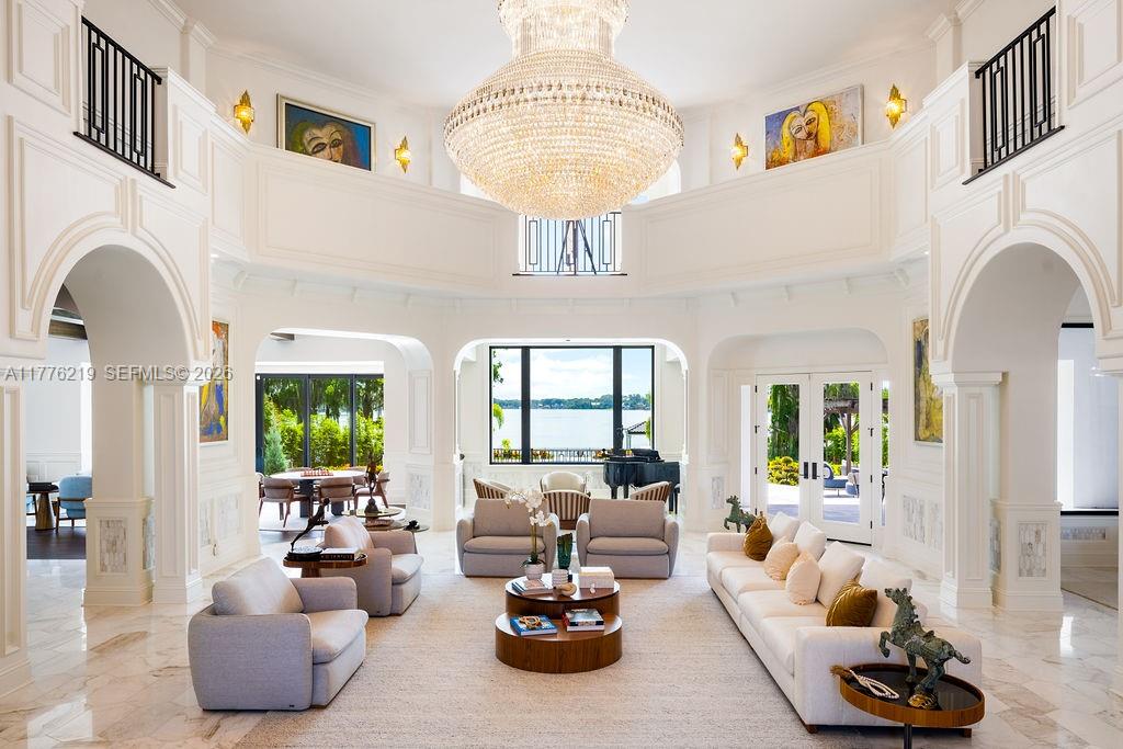 LAKE MAITLAND MANOR - Residential