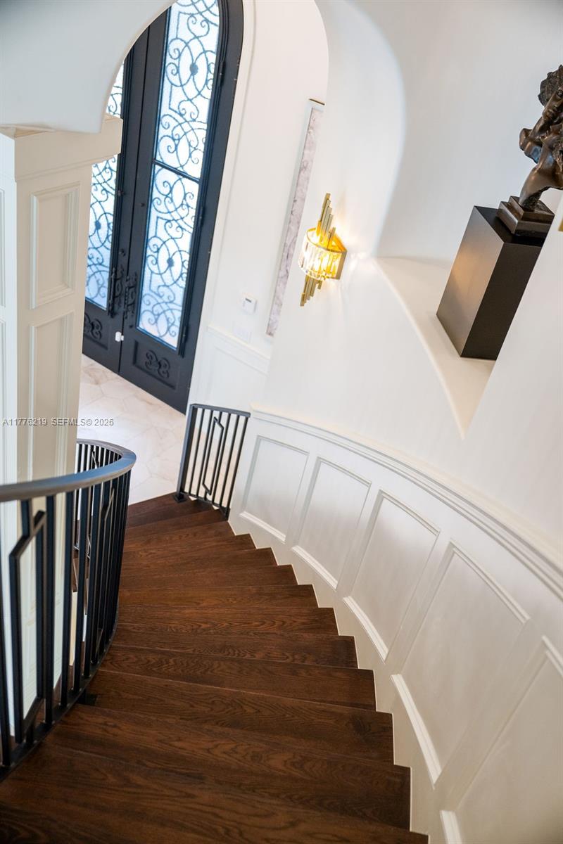 LAKE MAITLAND MANOR - Residential