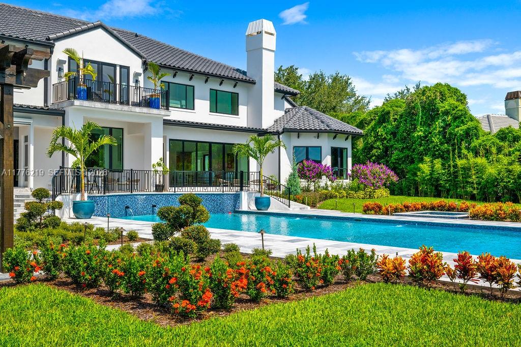 LAKE MAITLAND MANOR - Residential