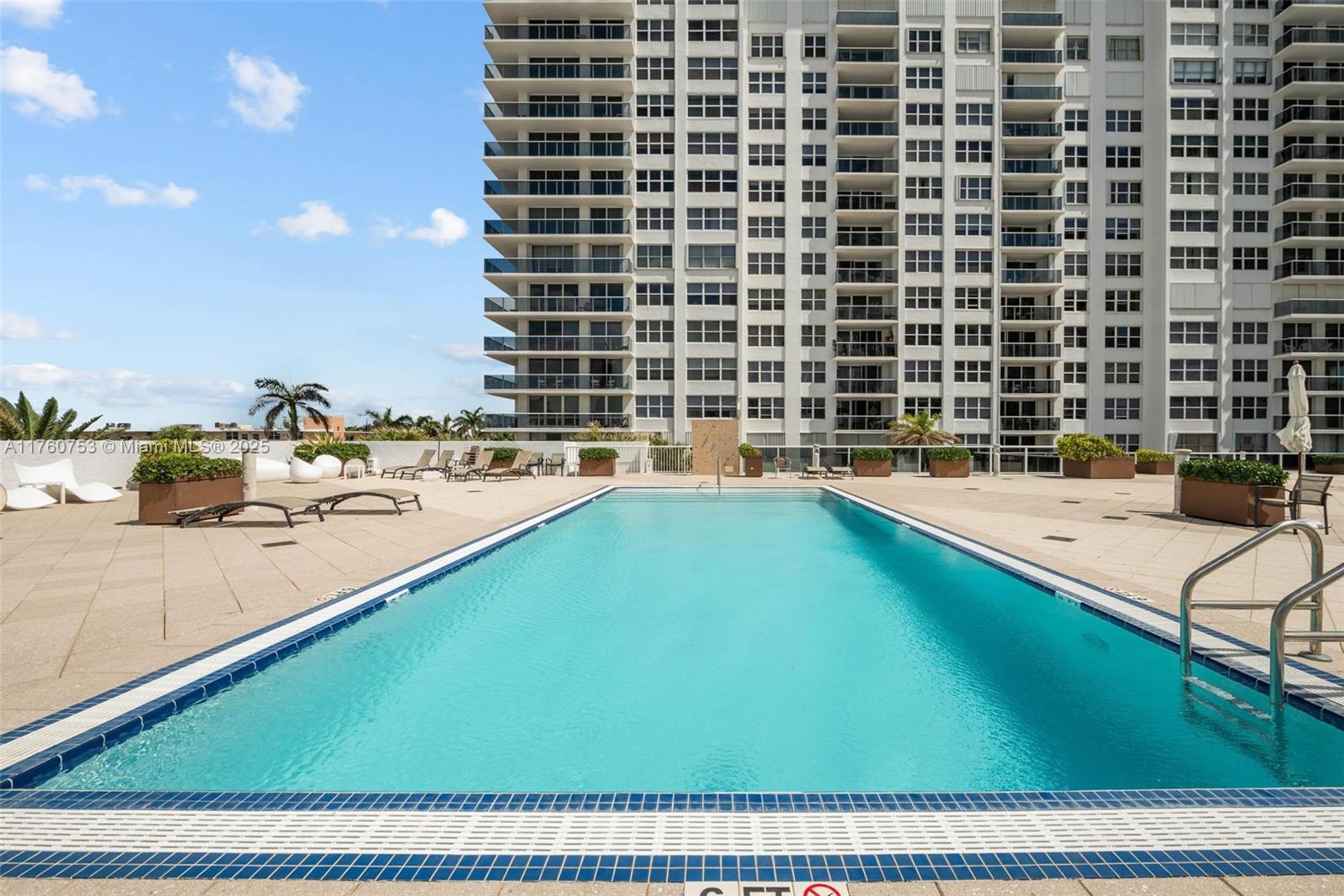 AQUARIUS CONDO - Residential