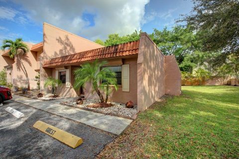 10 Seville Cir 6-54 Davie FL 33324