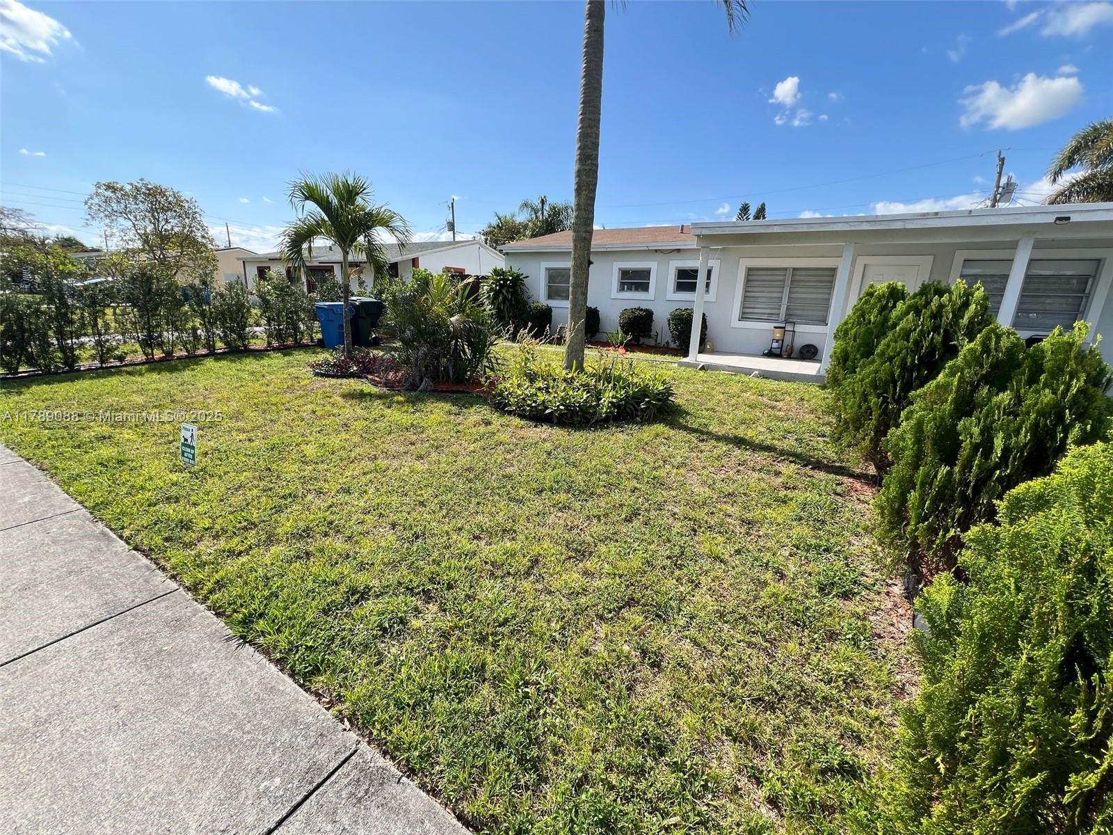 Rental Property at 510 Ne 59th St 2, Oakland Park, Miami-Dade County, Florida - Bedrooms: 1 
Bathrooms: 1  - $1,500 MO.