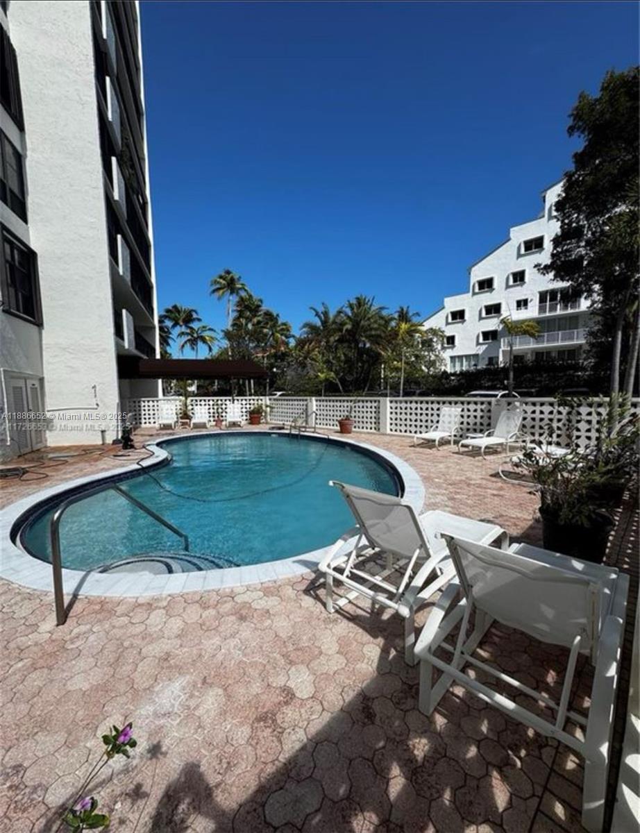 THE PALMS OF KEY BISCAYNE - Residential